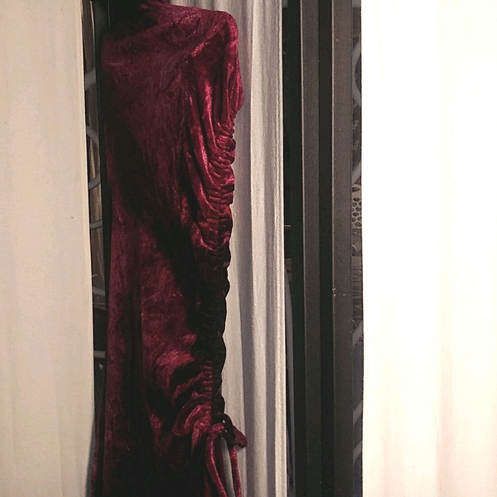 Vintage Windsor velvet evening gown - Picture 7 of 7